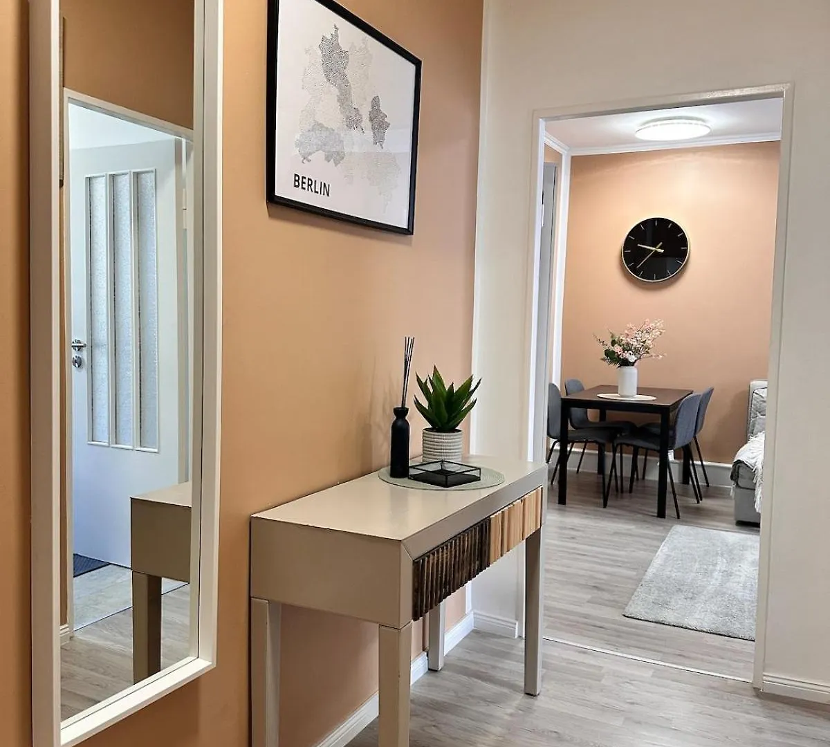 Stylish Apt In Neukoelln Kiez Privat Parkplatz Berlín